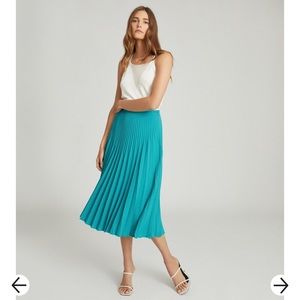 NWT Reiss ISADORA KNIFE PLEAT SKIRT Green